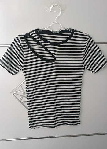 Ön Dekolteli Çizgili Kadın Tişört - Görsel 2