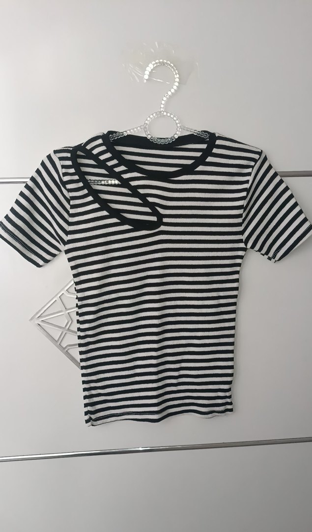 Ön Dekolteli Çizgili Kadın Tişört - Görsel 2