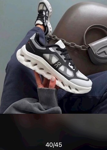 Diğer Modern Siyah Beyaz Bagcikli Sneaker