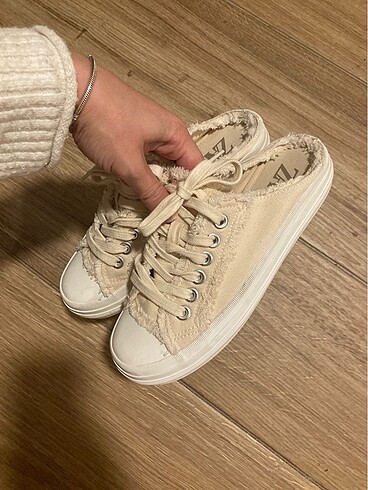 36 Beden ten rengi Renk zara sneaker