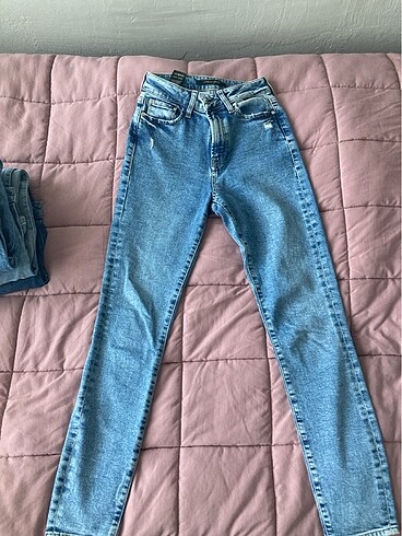 27 Beden Mavi jean