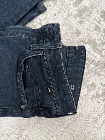 30 Beden mavi Renk Mavi markalı jean