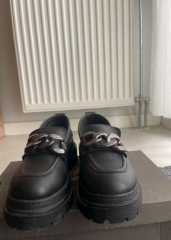 Diğer Zincir Detaylı Siyah Platform Topuklu Loafer