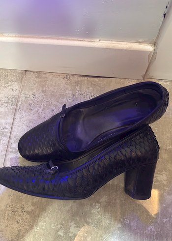 Kemerli Siyah Yılan Desenli Topuklu Kadın Ayakkabı - Görsel 5