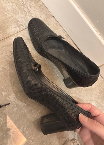 Kemerli Siyah Yılan Desenli Topuklu Kadın Ayakkabı - Görsel 2