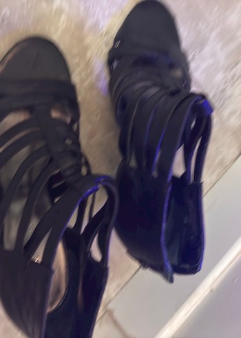 Siyah Gotik Dolgu Topuklu Kadın Ayakkabı - Görsel 3