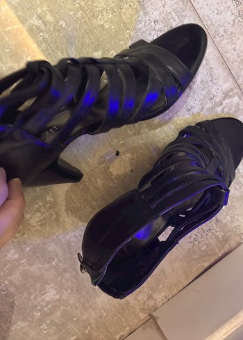 Siyah Gotik Dolgu Topuklu Kadın Ayakkabı - Görsel 2