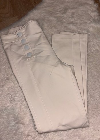 Stradivarius Düğmeli Beyaz Kadın Midi Kumaş Pantolon - Görsel 3