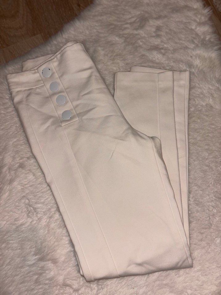 Stradivarius Düğmeli Beyaz Kadın Midi Kumaş Pantolon - Görsel 3