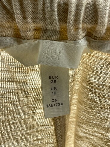 38 Beden çeşitli Renk H&M Mini Şort %70 İndirimli.