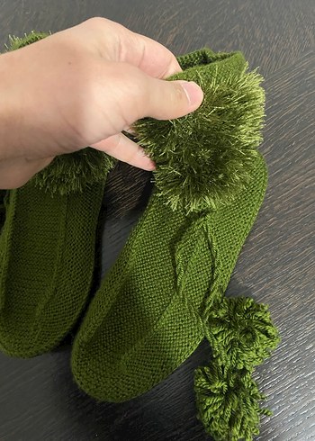 Yeşil Örgü Yapımı Kışlık Patik - Görsel 3