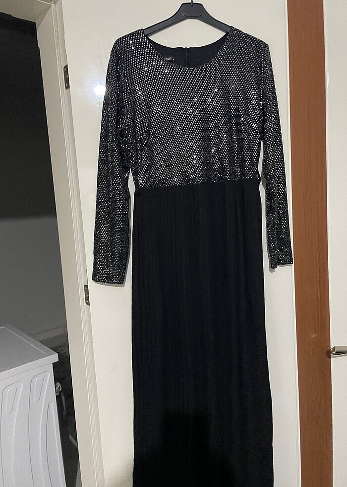 Üstü parlak eteği şifon Pileli abiye - Görsel 3