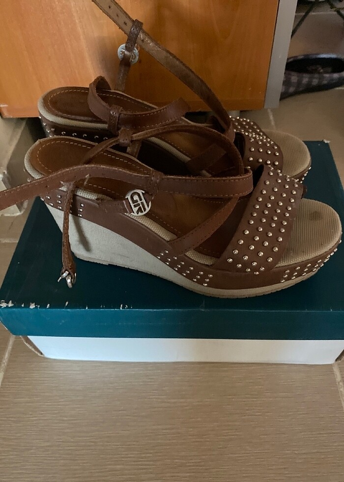 Dolgu topuk sandalet - Görsel 2