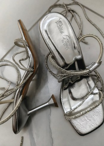 Gri Metal Topuklu Kadın Akşam Ayakkabısı - Görsel 4