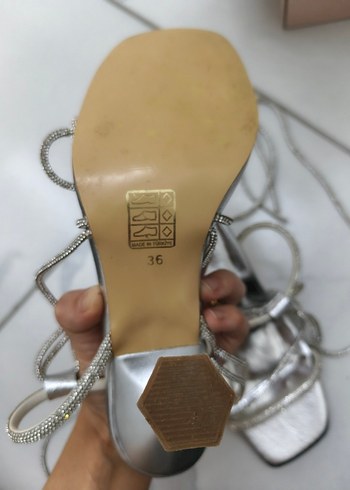 Gri Metal Topuklu Kadın Akşam Ayakkabısı - Görsel 2