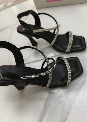 Siyah Parlak  Tokalı Stiletto - Görsel 2