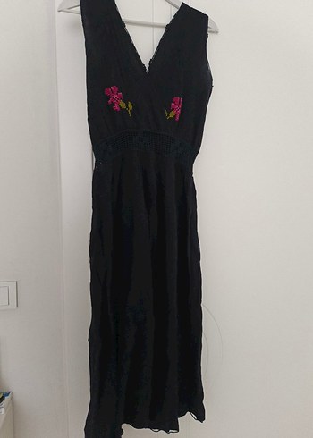 Nakış Detaylı Siyah Uzun Kolsuz Elbise - Görsel 2