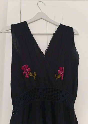 Nakış Detaylı Siyah Uzun Kolsuz Elbise - Görsel 4