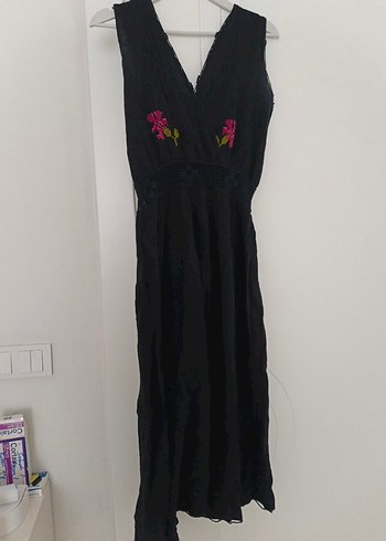 Nakış Detaylı Siyah Uzun Kolsuz Elbise - Görsel 3