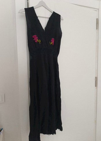 Nakış Detaylı Siyah Uzun Kolsuz Elbise - Görsel 5