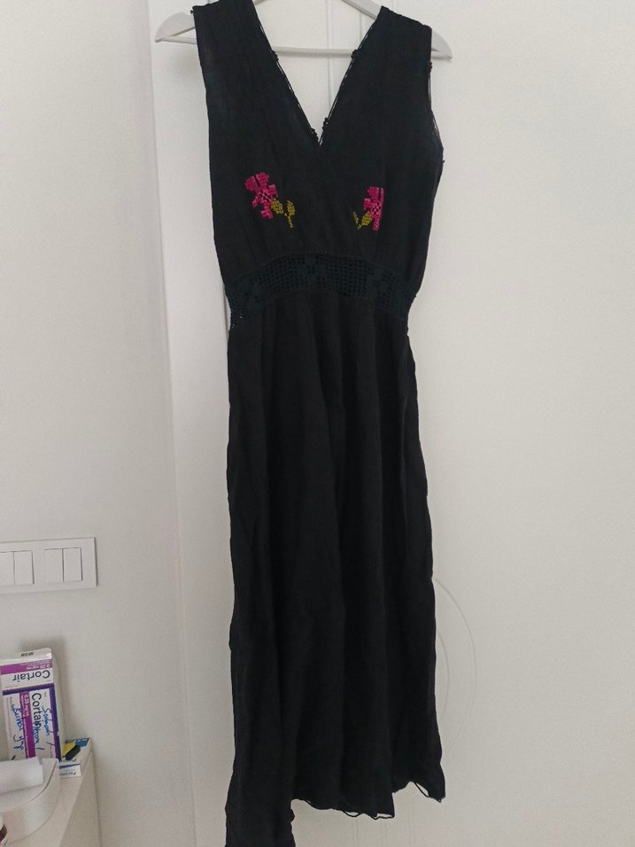 Nakış Detaylı Siyah Uzun Kolsuz Elbise - Görsel 3