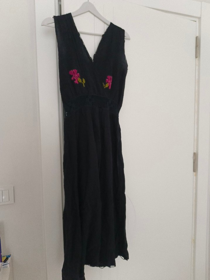 Nakış Detaylı Siyah Uzun Kolsuz Elbise - Görsel 5