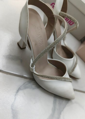 Beyaz Tokalı Stiletto Kadın Abiye Ayakkabı - Görsel 2