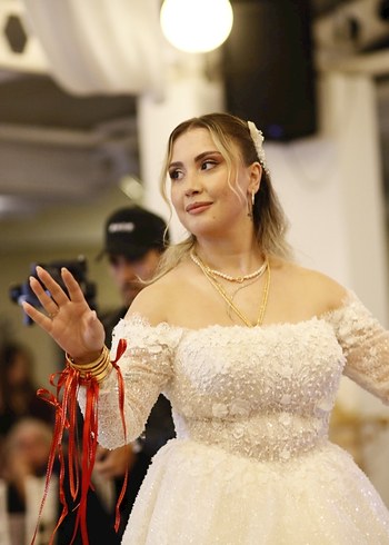 40 Beden beyaz Renk Işıltılı Straplez Prenses Gelinlik