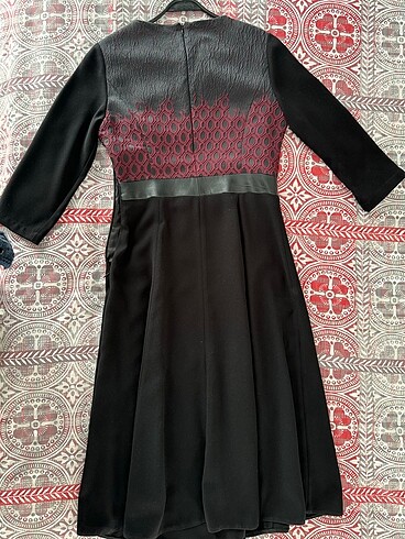 38 Beden Bordo detaylı siyah elbise