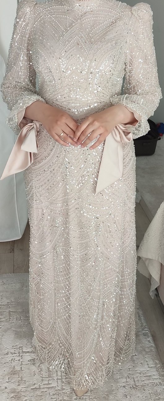 Boncuk İşlemeli Bej Uzun Abiye Elbise - Görsel 3