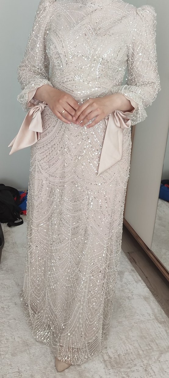 Boncuk İşlemeli Bej Uzun Abiye Elbise - Görsel 2