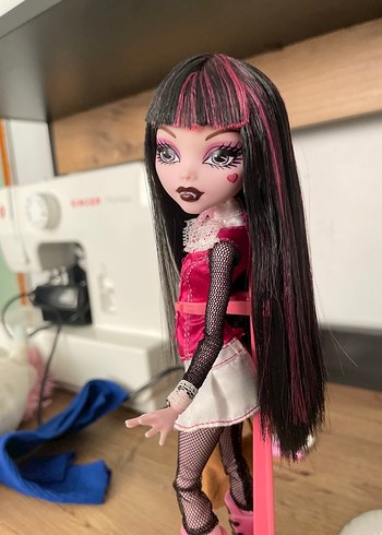 Beden Monster High gold draculaura
