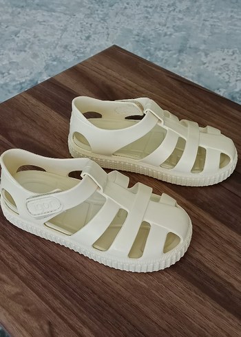 24 Beden ten rengi Renk kız/erkek sandalet