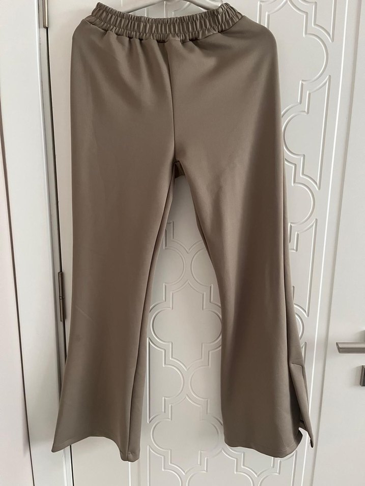 Bej Uzun Kollu Düğmeli Kadın Takım - Görsel 4