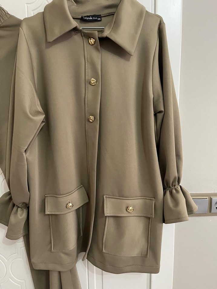 Bej Uzun Kollu Düğmeli Kadın Takım - Görsel 3