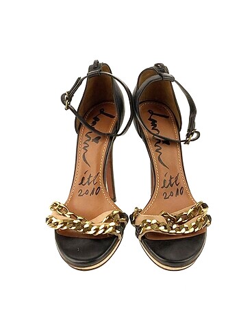 38 Beden Vintage Love Sandalet %70 İndirimli.