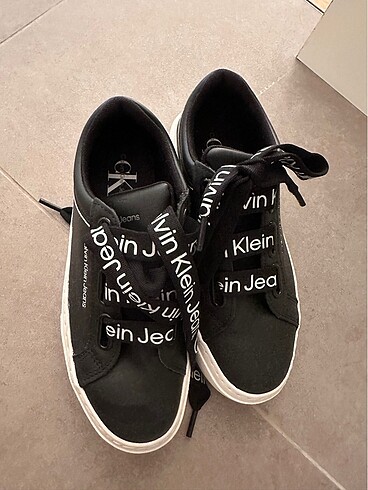 36 Beden Calvin klein 36 numara spor ayakkabı