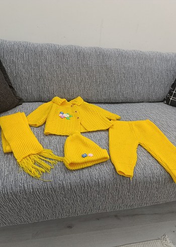 1 Yaş Beden Sarı Örgü Bebek Kız Takımı Nakışlı