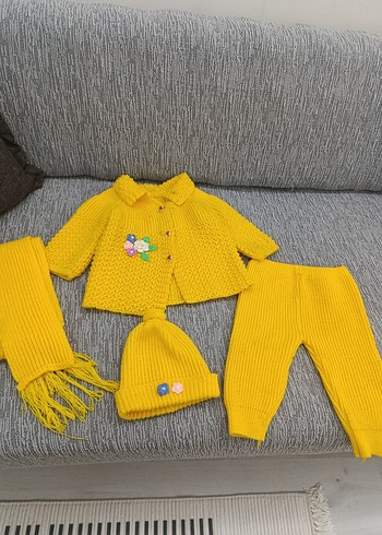 Sarı Örgü Bebek Kız Takımı Nakışlı