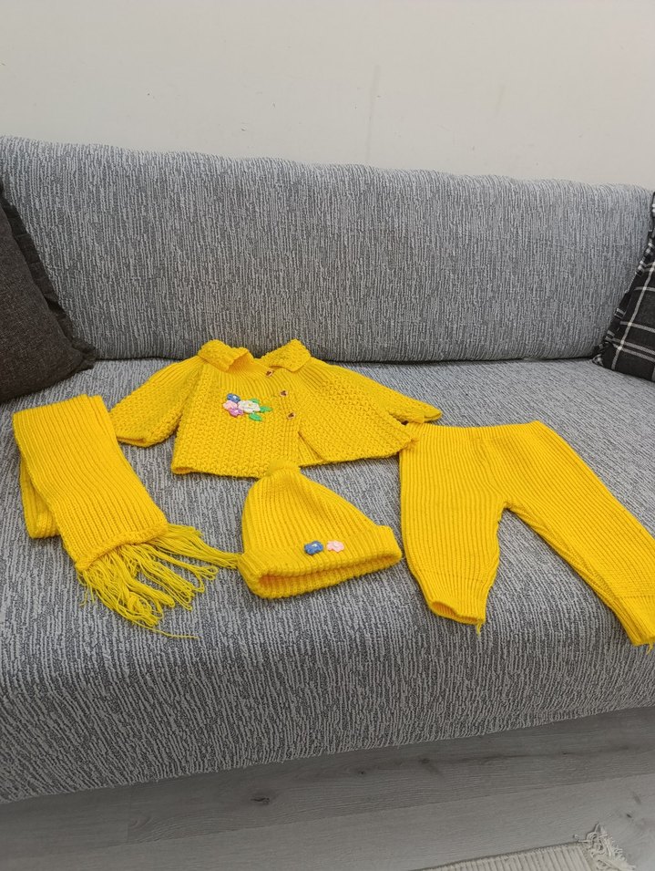 Sarı Örgü Bebek Kız Takımı Nakışlı - Görsel 3