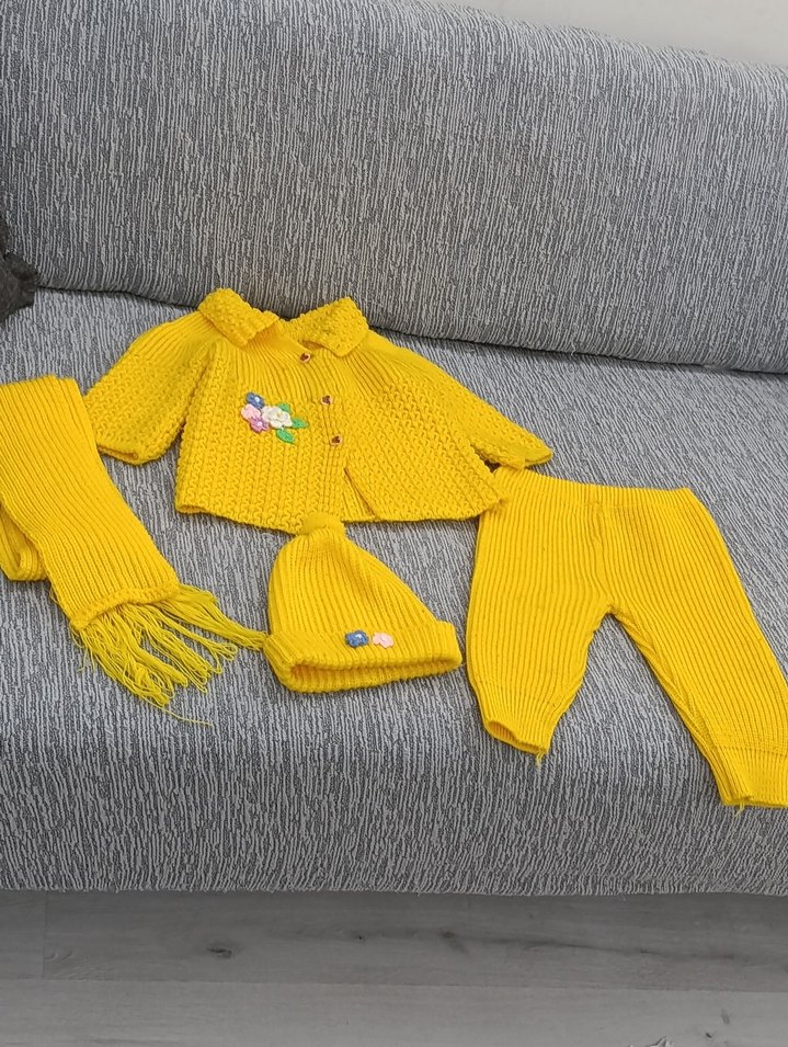 Sarı Örgü Bebek Kız Takımı Nakışlı - Görsel 2