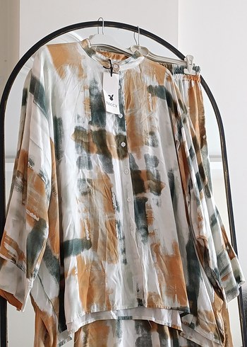 Düğmeli V Yaka Bağlama Desenli Uzun Kadın Gömlek - Görsel 3