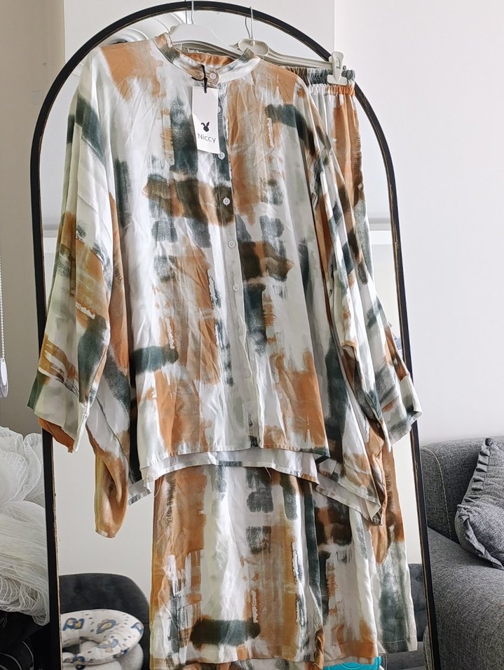 Düğmeli V Yaka Bağlama Desenli Uzun Kadın Gömlek - Görsel 2