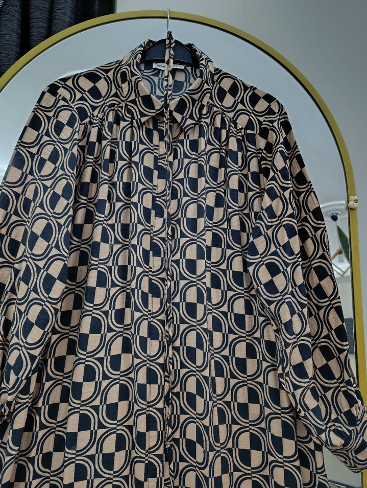 Uzun Desenli Düğmeli Kadın Elbise - Görsel 2