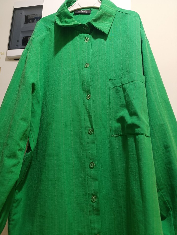 Yeşil Düğmeli Uzun Kollu Keten Gömlek - Görsel 3