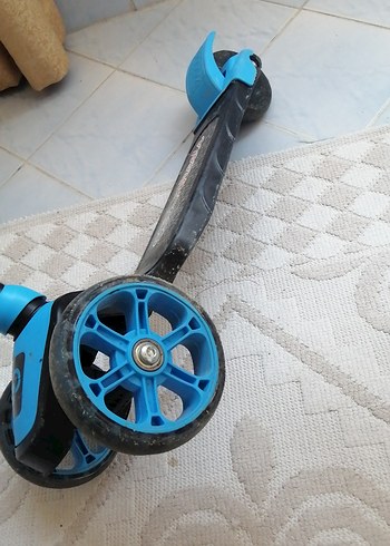 Beden Işıklı Mavi Renkli Çocuk Scooter'ı