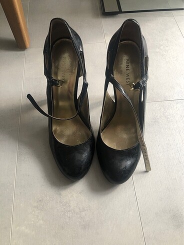 38 Beden siyah Renk Ninewest rugan deri ayakkabı