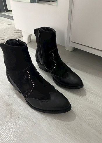 Trendyol & Milla Siyah Süet Kadın Botu