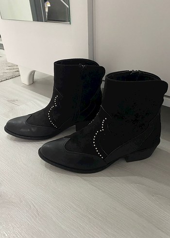 Siyah Süet Kadın Botu