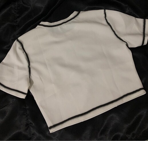 m Beden twist crop